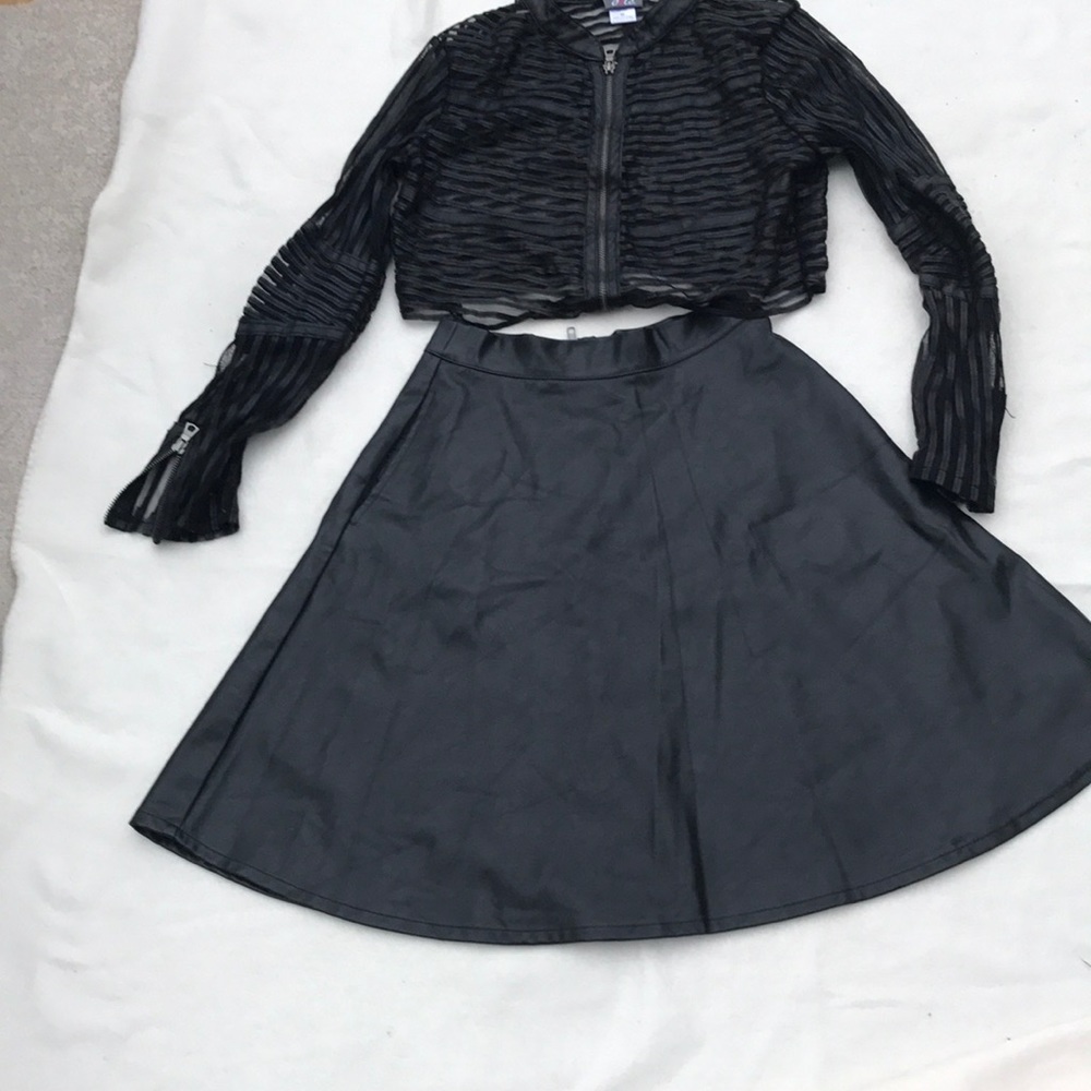 Iris Black swing skirt